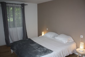 2 عدّة غرف نوم وسرير سفر وواي فاي مجانًا وملاءات أسرّة