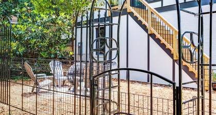 The Rose Garden Retreat - NC State /Cameron Village/PNC Park