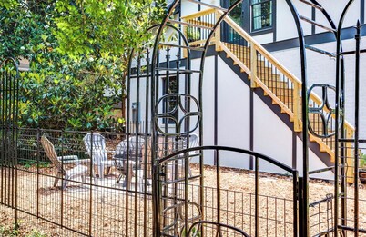 The Rose Garden Retreat - NC State /Cameron Village/PNC Park