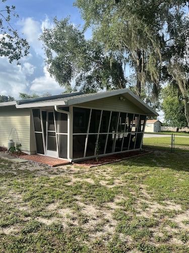 Cute, clean home on big private lot in Inverness FL.