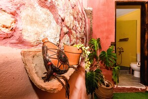 Unclassified image, 3 of 20, button