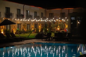 Seasonal outdoor pool