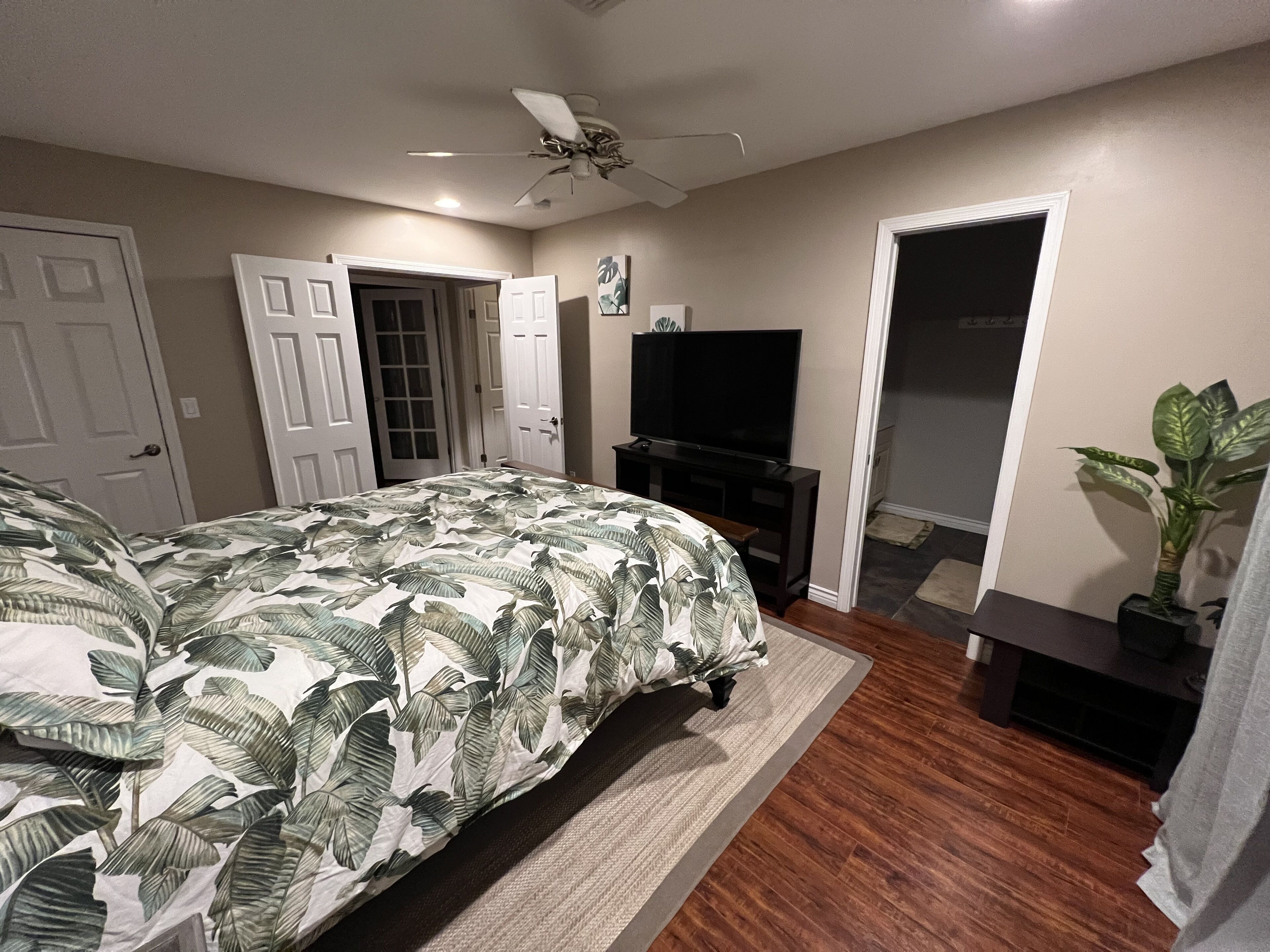 Cozy, private 2 room suite - walking distance to Kierland