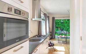 Geladeira, micro-ondas, cooktop, lava-louças