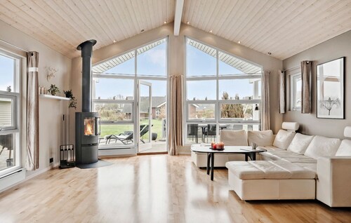 Nice home in Sjølund with WiFi
