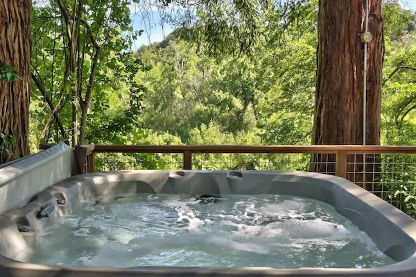 Bañera de hidromasaje al aire libre