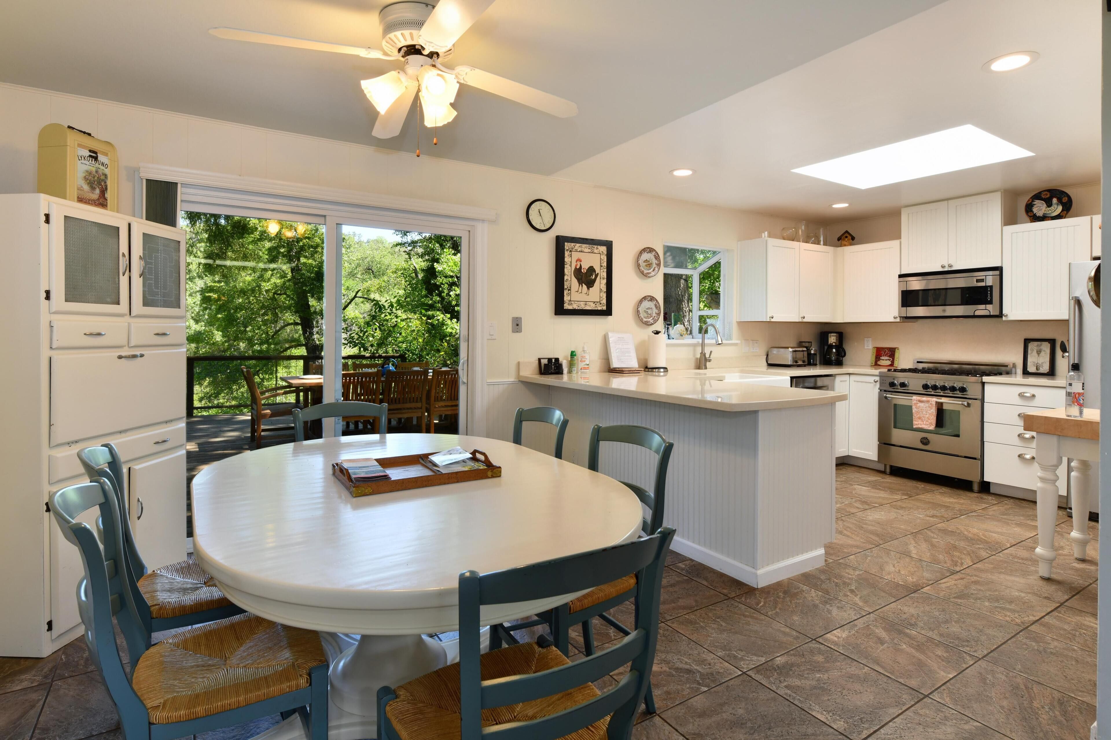 冰箱、微波炉、烤箱、炉灶