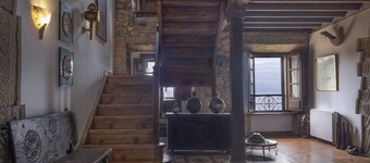 El Tresmayu. Manor house with garden in Lastres. Sea and mountain views.