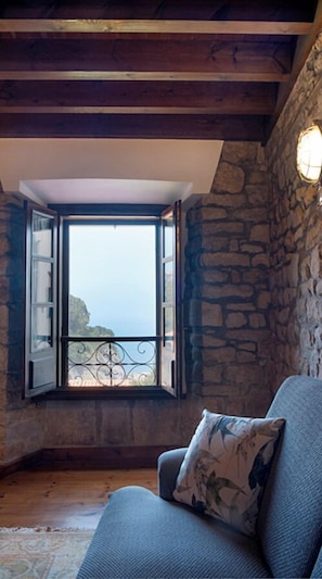 Interior - El Tresmayu. Manor house with garden in Lastres. Sea and mountain views. (Lastres)