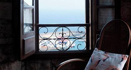 El Tresmayu. Manor house with garden in Lastres. Sea and mountain views.