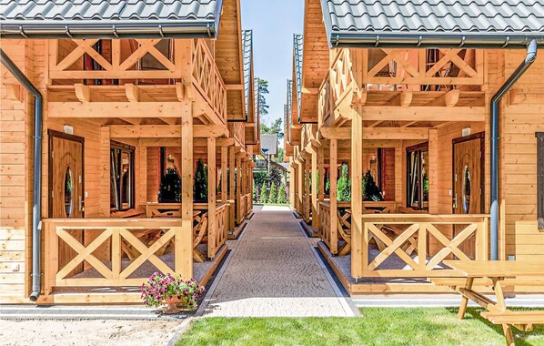 Outdoor dining - 2 bedroom nice home in Pobierowo (Pobierowo)