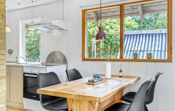 Kjøleskap og kaffetrakter/tekoker