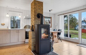 Kjøleskap og kaffetrakter/tekoker