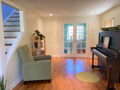 Charming, light-filled SE Eugene 2-story house