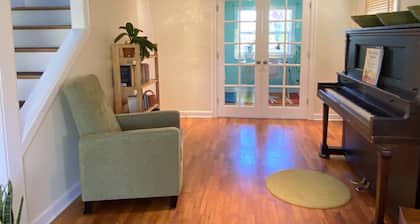 Charming, light-filled SE Eugene 2-story house