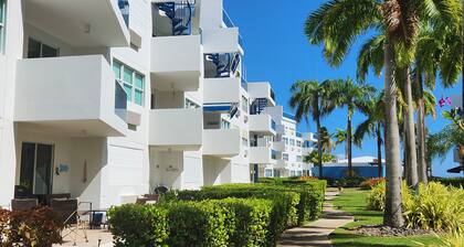 Beautiful 2 bedrooms condo steps away from the beach