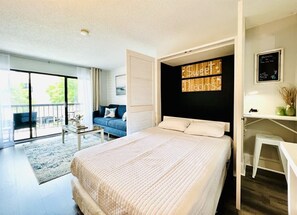 1 habitación, escritorio, tabla de planchar con plancha y wifi 