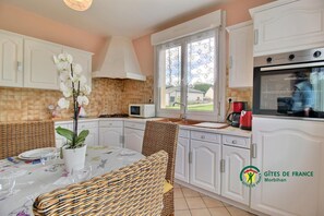 Fridge, microwave, stovetop, highchair
