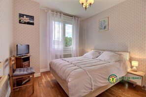 1 bedroom, iron/ironing board, travel crib, free WiFi