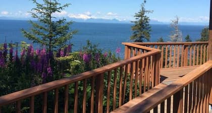 Lost Anchor Cabins - Redoubt Cabin
