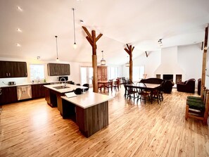 Interior - Chalet Le Manoir Café (Sainte-Béatrix)