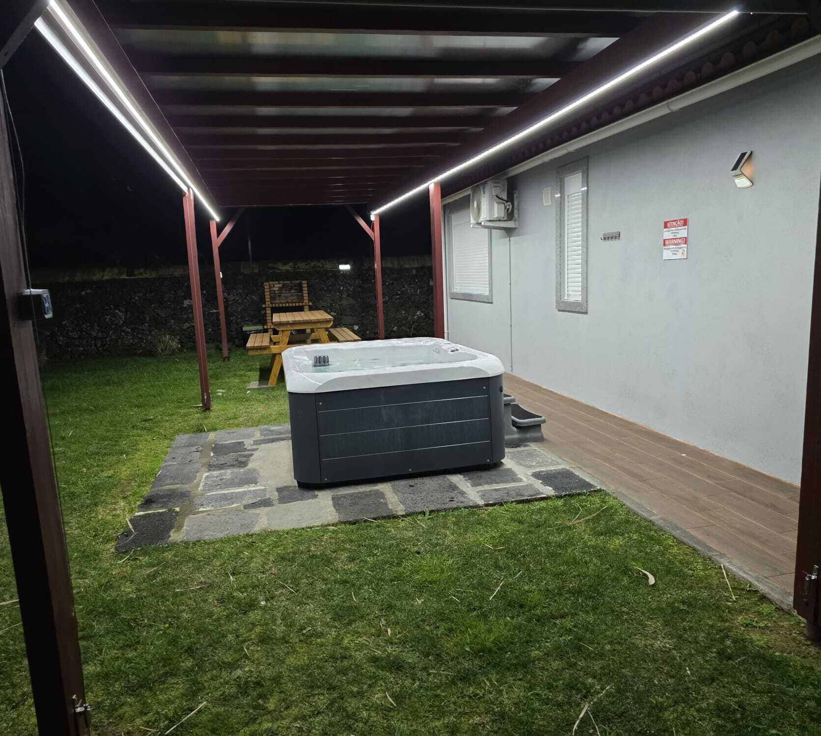 Photo - Parrots`Village