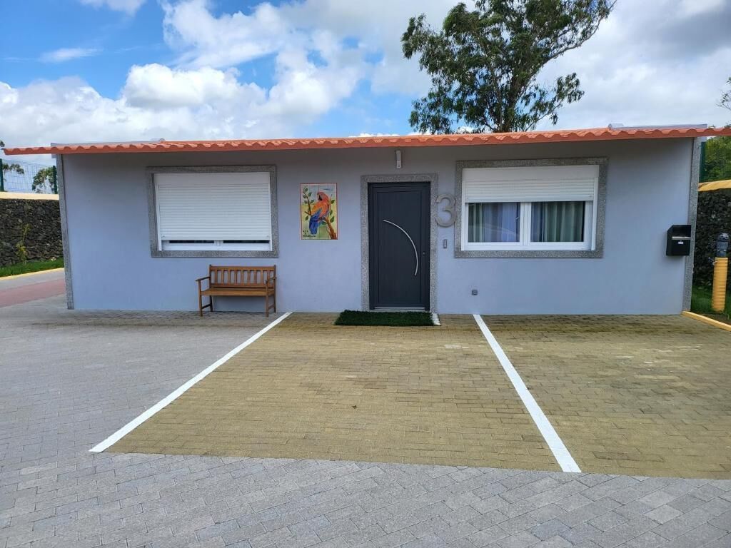 Photo - Parrots`Village