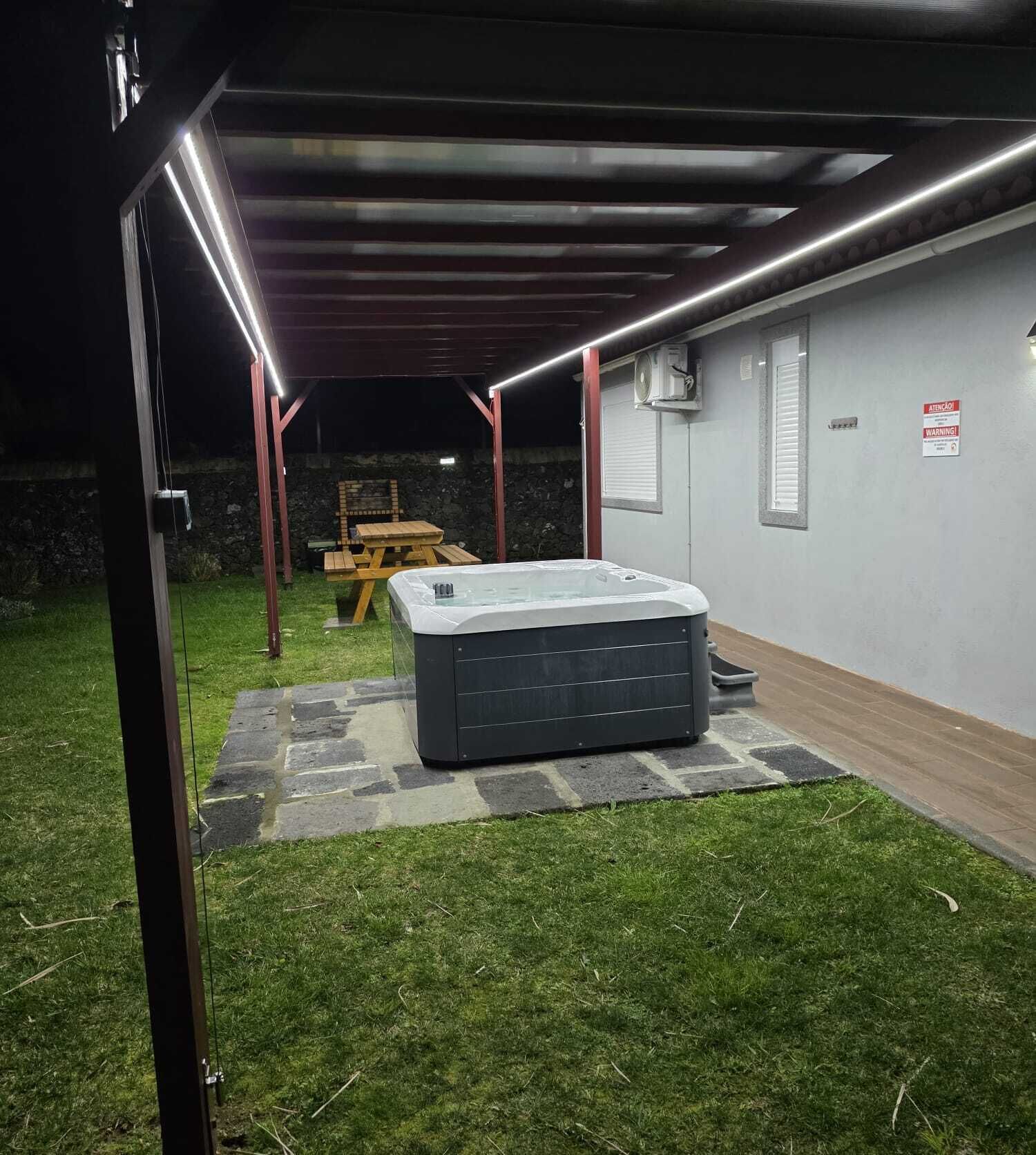 Photo - Parrots`Village