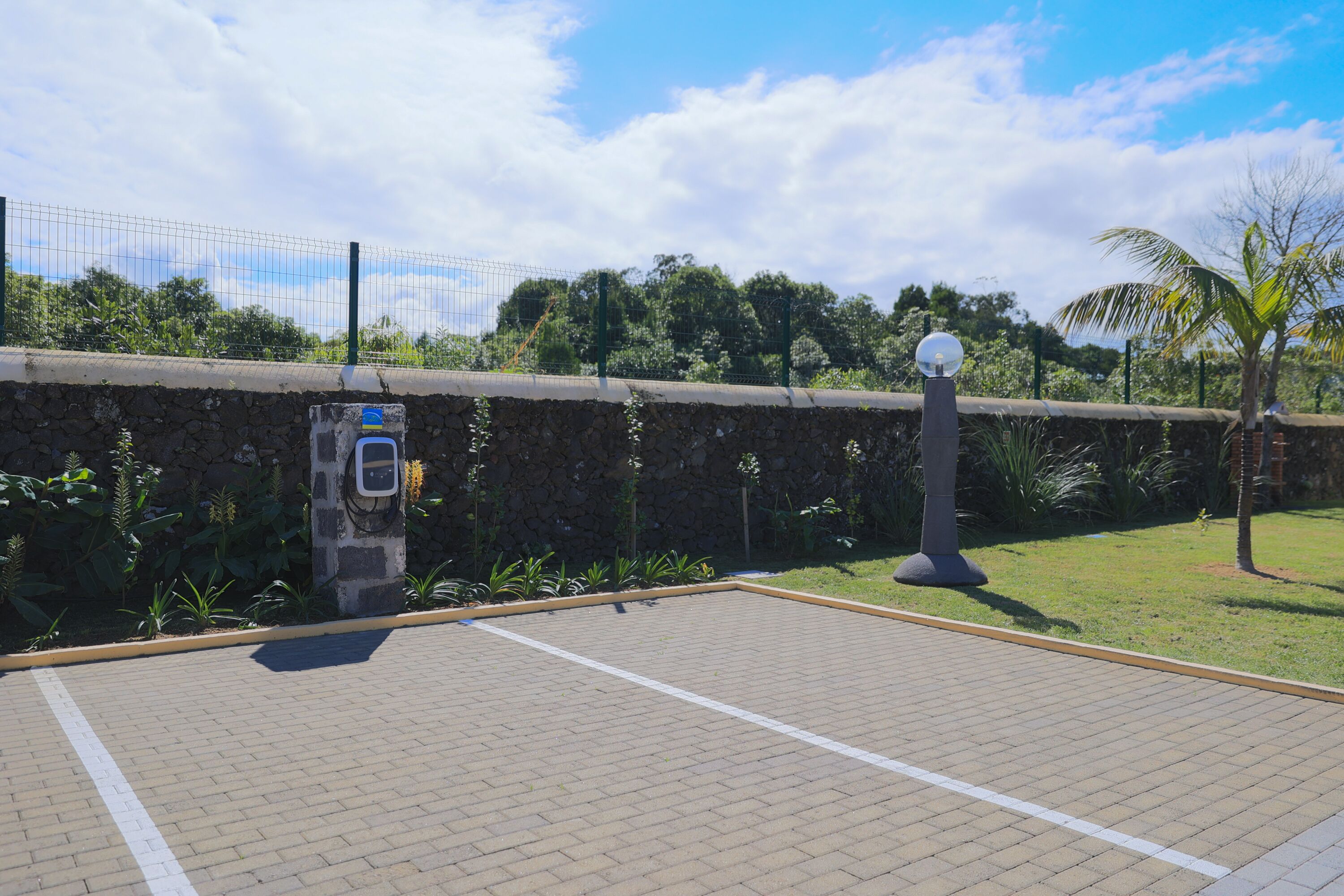 Photo - Parrots`Village