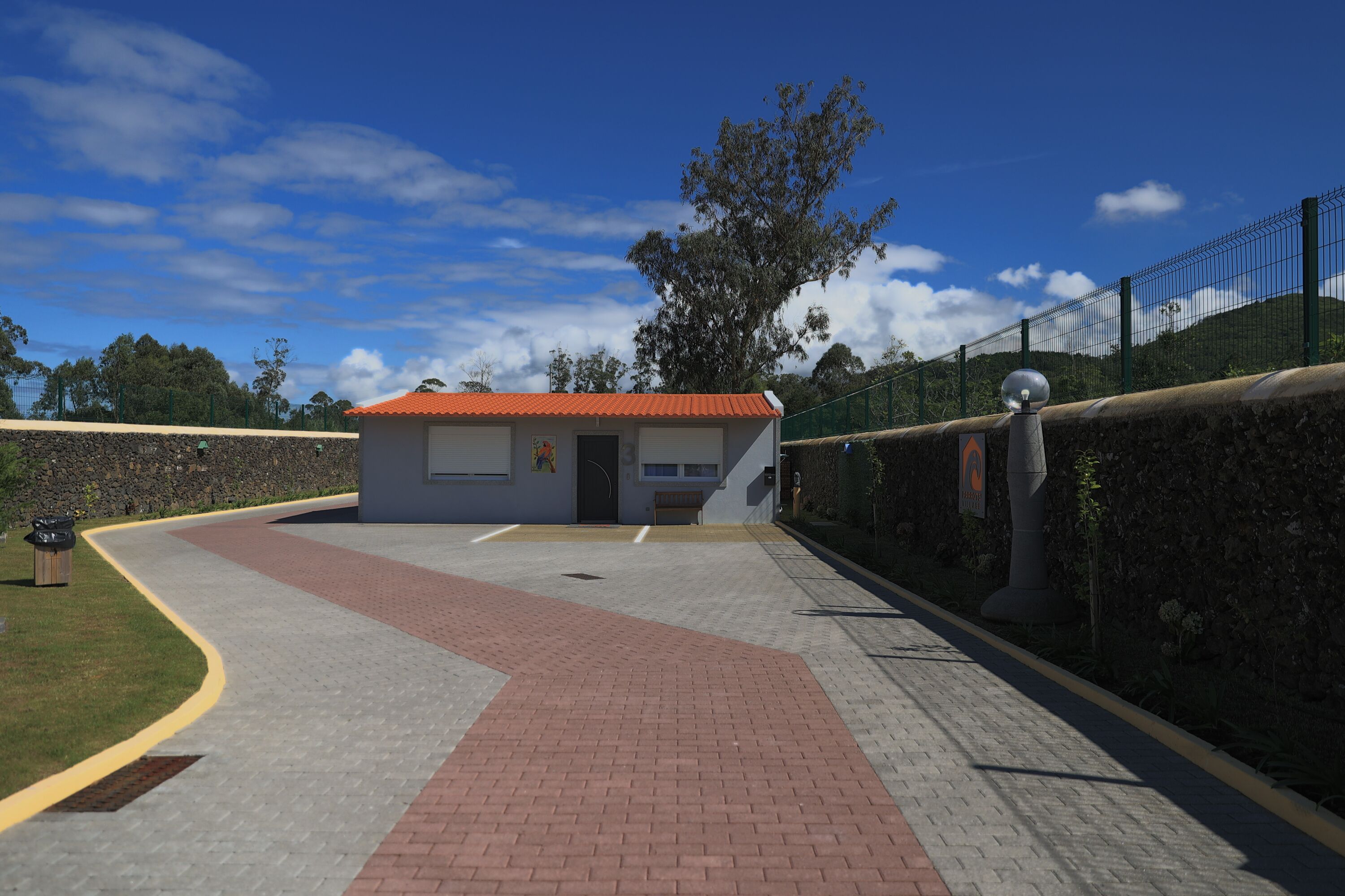 Photo - Parrots`Village