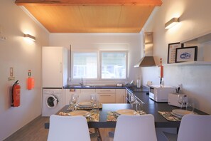 Mini-fridge, microwave, oven, stovetop - Parrots Village (Ribeira Grande)