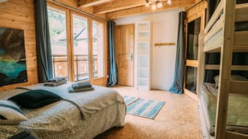 4 bedrooms, iron/ironing board, travel cot, free WiFi