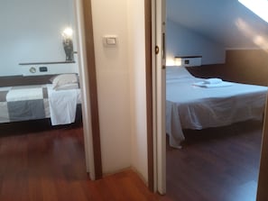 2 室のベッドルーム、アイロン / アイロン台、旅行用ベビーベッド、WiFi (無料)