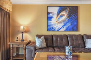 Smart-TV, Tischtennisplatte, Bücher