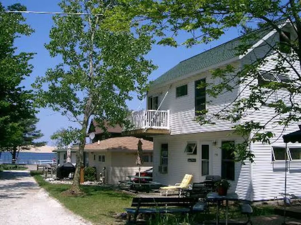 Flora-Dale Dune Vista Cottage - Silver Lake & Dune View