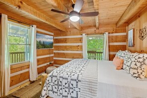 3 bedrooms, desk, iron/ironing board, free WiFi - Boho Chic Cabin: Hot Tub - Mountain View’s - FREE Early Checkin- May DEALS (Sevierville)