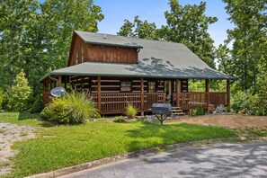 Exterior - Boho Chic Cabin: Hot Tub - Mountain View’s - FREE Early Checkin- May DEALS (Sevierville)