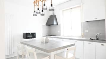 Kylskåp, ugn och diskmaskin