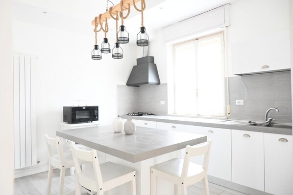 Fridge, oven, dishwasher