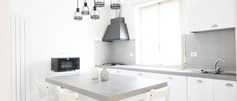 Fridge, oven, dishwasher