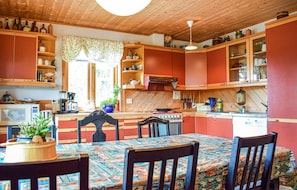 Fridge, microwave, oven, stovetop - Lovely home in Lonevåg with WiFi (Lonevåg)
