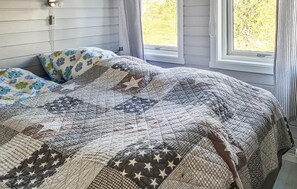 5 bedrooms, travel crib, free WiFi, bed sheets