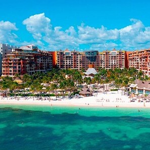 Beach nearby - ocean from studio 3 sleep (cancún)