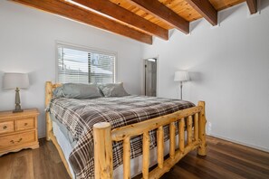 5 bedrooms, free WiFi, bed sheets