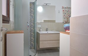 Shower - 1 bedroom beach front home in Budoni (Budoni)