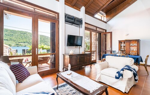 2 bedroom lovely home in Ston