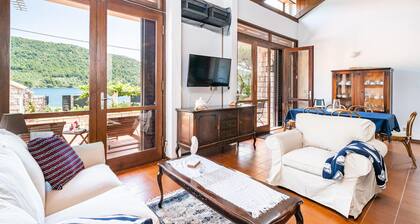 2 bedroom lovely home in Ston