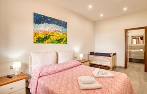2 chambres, fer et planche à repasser, lit parapluie, Wi-Fi gratuit
