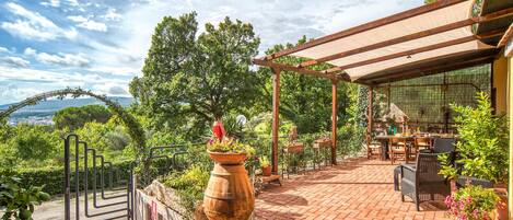 تناول الطعام بالخارج