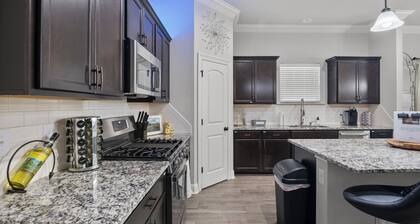 Zen House, a peaceful sanctuary! Tv in each room.